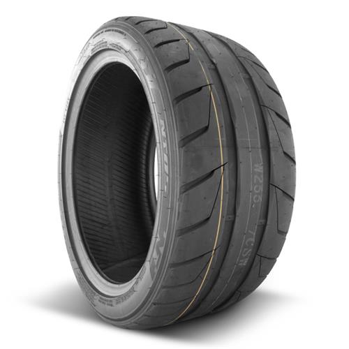 Nitto NT05 Tire - 275/35/18